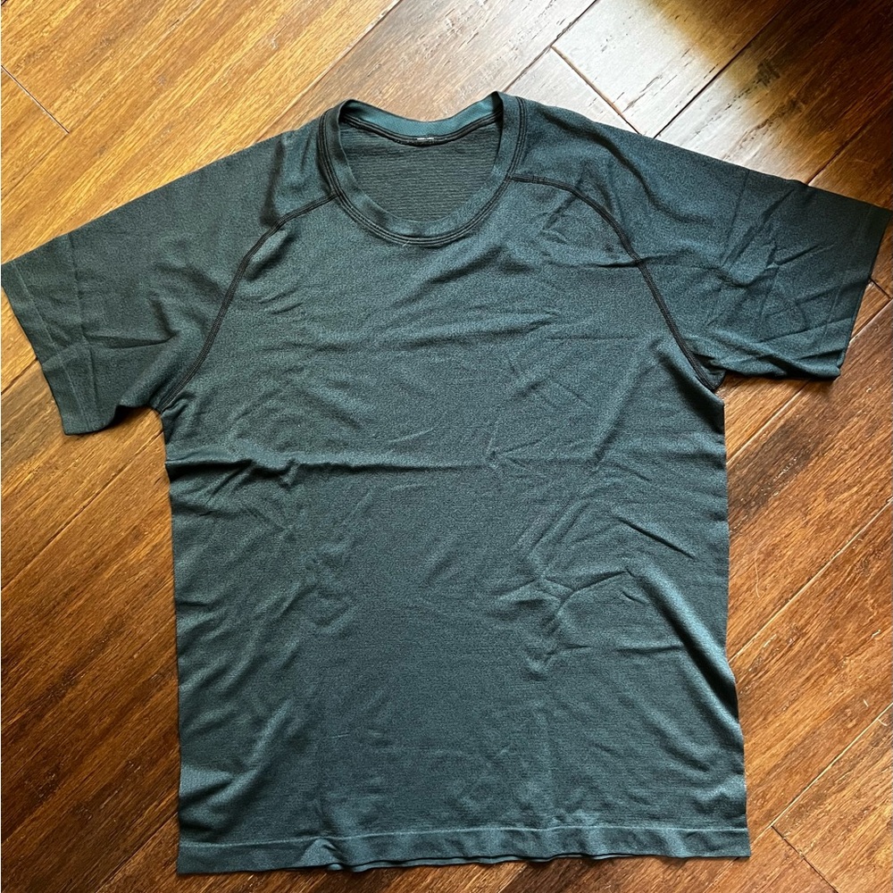 Dark Blur Lululemon Metal Vent shirt